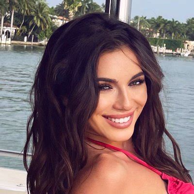 GiannaGem on Twitter.